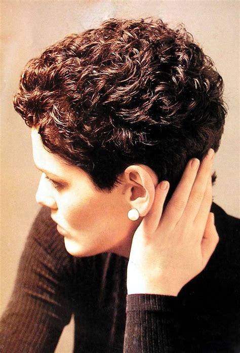 Pin by Kapsel voorbeelden en ideeën on Pixies met krullen 01 | Short ...