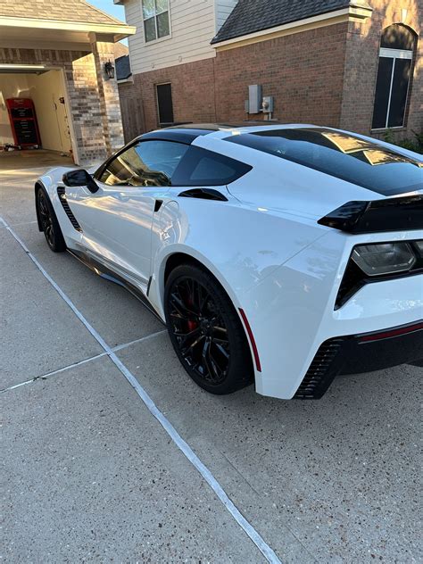 FS (For Sale) 2017 ZO6 ZO7 2LT A Arctic White and Adrenaline Red 2830 miles Humble, TX ...
