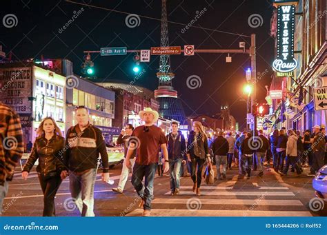 Broadway by Night in Nashville, TN Editorial Photo - Image of landmark ...