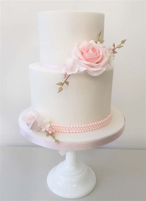 Cake Decorating Classes - Cake Covering, Sugar Flowers & Pearls