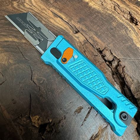 Reate EXO-U Utility Gravity Knife Blue Aluminum Diamond Patterned ...