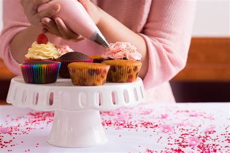 9 Cake-Decorating Classes in NYC That Bakers Will Love