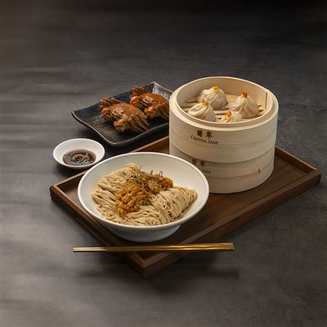 Crystal Jade La Mian Xiao Long Bao "Golden Moment: Hairy Crab Roe" - Hong Kong Times Square
