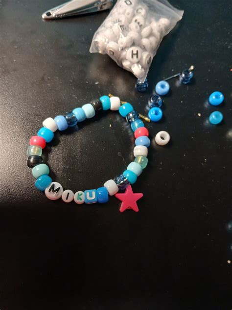 Kandi Skull Hand Tutorial 的图像结果