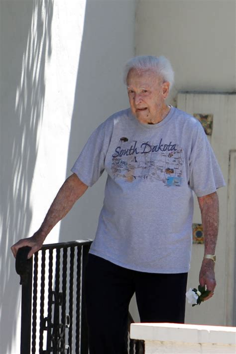 Bob Barker, legendary ‘Price is Right’ host, dead at 99 - South Dakota ...