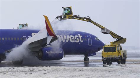 受冬季风暴影响 美国上千架次航班被取消 | Redian News