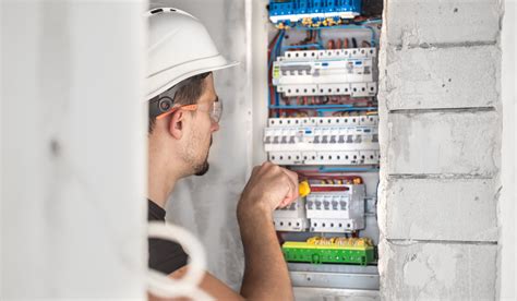 Electrician profession - salaries and required qualifications - Blog - Europa.jobs
