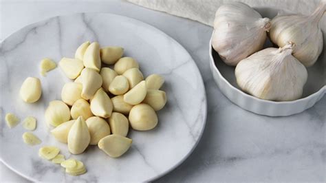 हाई कोलेस्ट्रॉल में सल्फर से भरपूर लहसुन खाने के फायदे | Garlic for ...