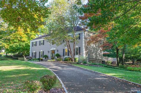 MLS Number 24017116 - 4 bed,3 bath, Residential Property for $1,299,999 - 6 Crestview Court ...