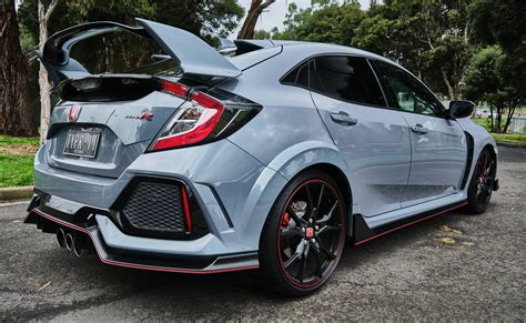 Driven: 2019 Honda Civic Type R Does What No Other Hot Hatch Can | Carscoops