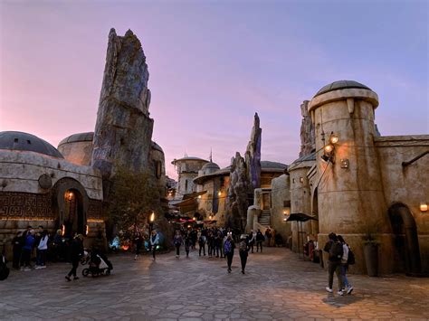 Black Spire Outpost : r/Disneyland