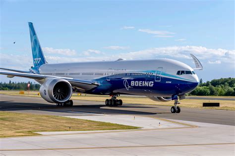 The Boeing 777 vs 787: How The Twinjets Stack Up Against One Another