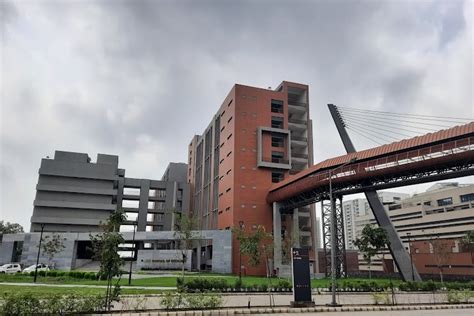 Amrita School of Medicine Faridabad Campus: Photos, Virtual Tour