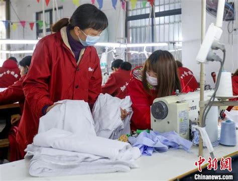 亚洲人给工厂穿衣 编辑类图片. 图片 包括有 缝合, 工资, 生产, 范例, 衣裳, 锯切, 设备, 越南 - 31891370