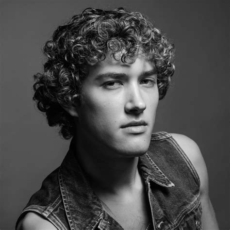 Sean Ford's Instagram, Twitter & Facebook on IDCrawl