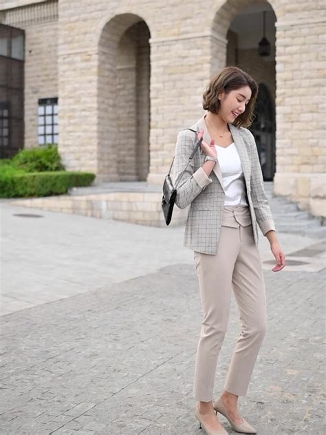 Ladies Formal Suits 的图像结果