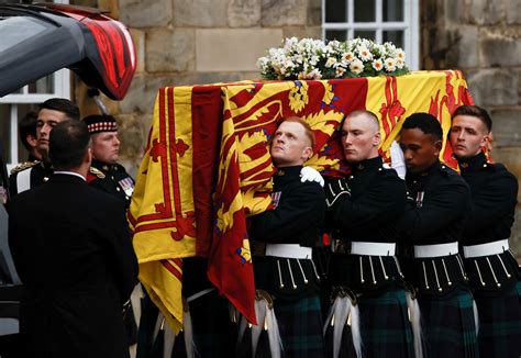 Queen Elizabeth II’s Coffin Arrives in Edinburgh as Mourners Line Streets – BCNN1 WP