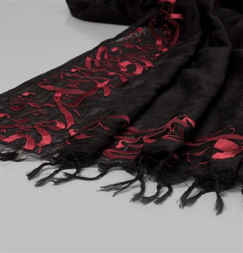Zindagi Gulzaar Hai Embroidered Calligraphy Shawl- Black – Sufitales