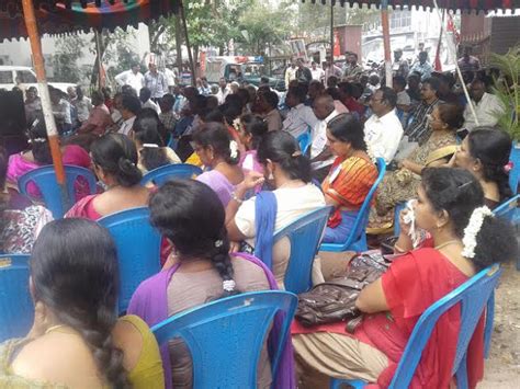 Postal staff protest against poor network, bandwidth - The Hindu News