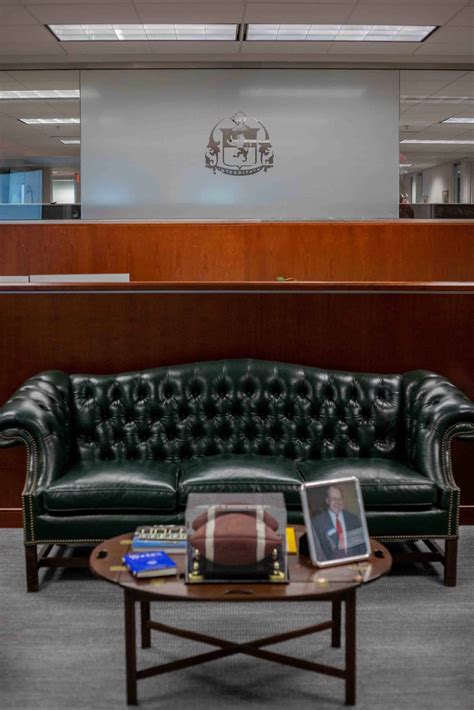 Benjamin F. Edwards Vinyl Graphic Branding - Engraphix Architectural ...