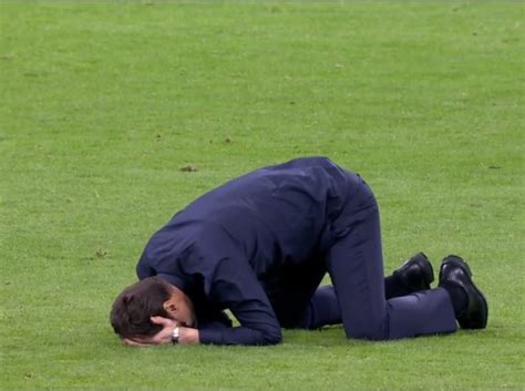 女足世界杯又一夺冠大热出局！球员趴地上痛哭 世界杯仅剩1大悬念