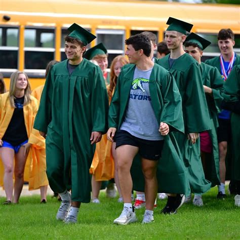 Deer Lakes School District | Here are some more prom photos! #DLProud ...