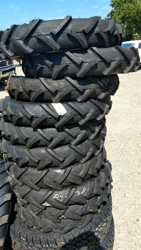 700-15 mud/snow tire - NLR Derby Parts