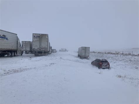 Jan. 17-18 snowstorm: I-70 reopens after semis, cars pileup | FOX31 Denver
