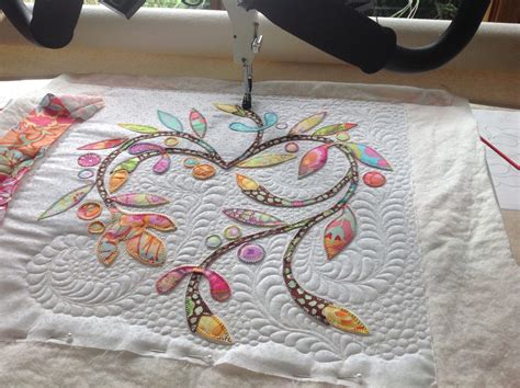 Spring Time Applique Mini Quilt – Free Bird Quilting Designs