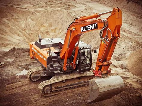Position of piston in hydraulic excavators - Bestech Australia