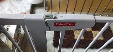 Fisher-Price - Barricade Auto Close Baby Safety Gate (Gate 74~84 cms ...