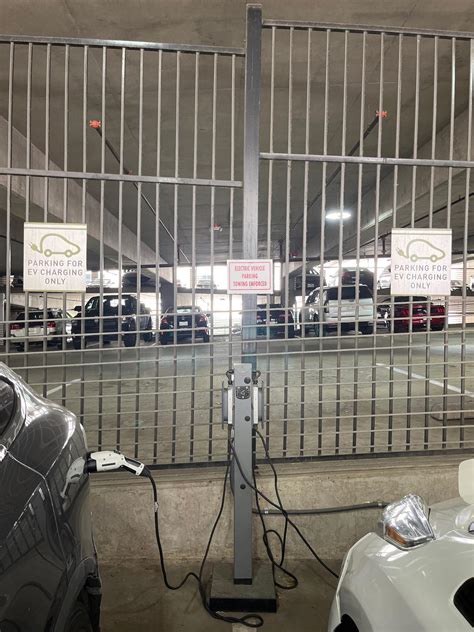 Lakeside Urban Center Apartments | Irving, TX | EV Station