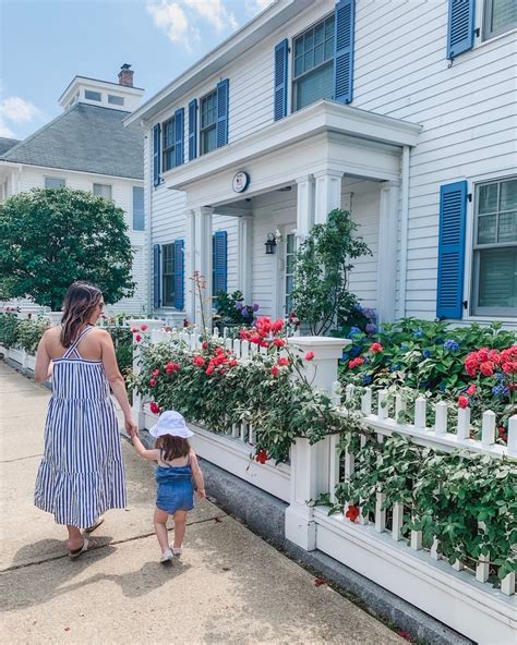 5 Reasons to Visit Stonington, CT - ON A VOYAGE