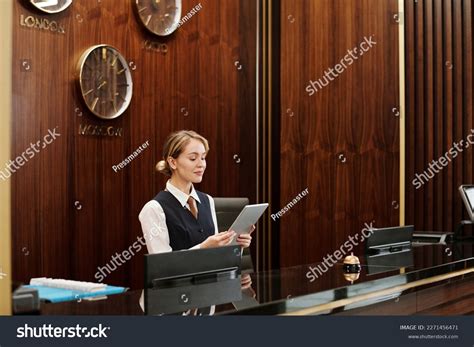 Hotel Reception Computer 的图像结果