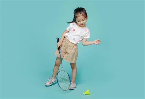Kids Playing Badminton 的图像结果