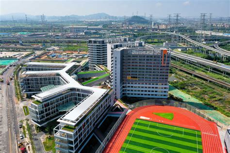 广州南沙民心港人子弟学校揭牌 首批500余名新生入读-香港經濟導報