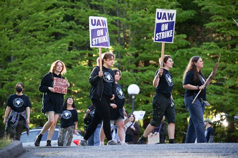 1,200 WWU student employees go on strike | Cascadia Daily News