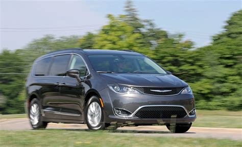 2017 Chrysler Pacifica | Cars Exclusive Videos and Photos Updates