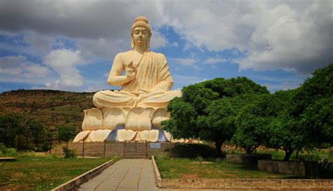 9 Must Visit Buddhist Temples in India - lifeberrys.com