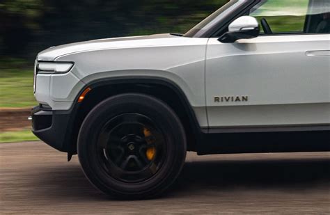 Rivian Shows Some Love for Its Gen 1 Vehicles With 2025.10 Software Update - autoevolution