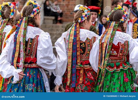 Traditional Polish Folk Costumes on Parade in Krakow Main Market Square ...