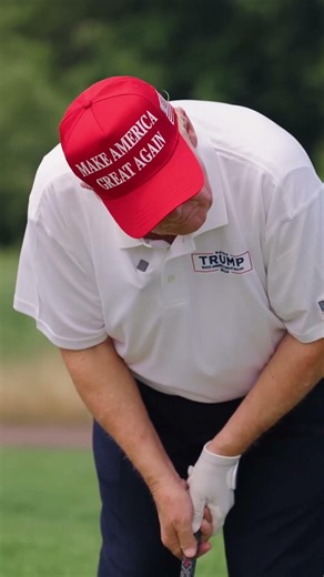 Trump's Golf Game: Putt Almost Goes In! Scoreboard Update #shorts
