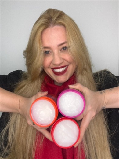 Seu cabelo cheiroso, macio e com aquele cuidado que merece! A @natassiadiapresenta seus queridinhos de Novex e mostra que cuidar dos fios pode ser uma experiência perfumada! Qual desses você escolheria para chamar de seu? Comenta aqui! 👇 #Novex #Embelleze #CuidadosCapilares #CabelosPerfumados #HairTok
