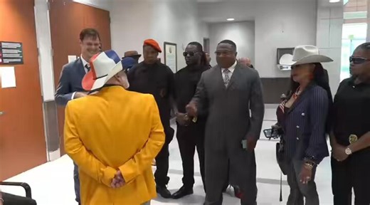 Attorney CJ Grisham gets checked by Quanell X. https://t.co/maYbjKVCI1