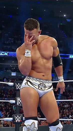 Ricky Saints trolls the crowd 🤦‍♂️