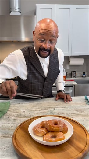 Happy New Year!!! I love glazed donuts for their irresistible combination of soft, fluffy texture and sweet, melt-in-your-mouth sugary glaze. That’s my donut and you can make it at your home. Quick and Easy Glazed Donut Recipe!!!, I’m keeping it simple and affordable. #RushionMcDonald #doughnuts #cakes #Baking #Food #cooking #neeyear #dinner #holidays | Rushion McDonald