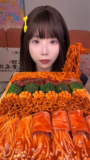 Nongshim Shin Ramyeon Hot Blackbean Ramen & Noodles Mukbang