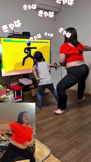 MOM & DAUGHTER TRY SMURFS REFLEX RUN 💙 JUMP, DUCK & DODGE!