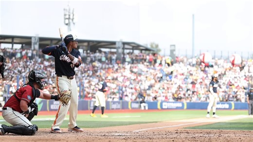 Fernando Tatis Jr. raised one arm for each Manny home run 🙌