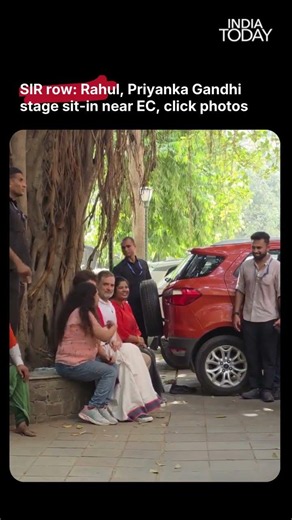 Rahul Gandhi, Priyanka Gandhi Seated Near Akashvani Bhavan After Brief Detention #shorts